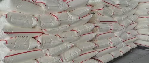 重庆工业羧甲基纤维素钠产品仓库内部装货场景