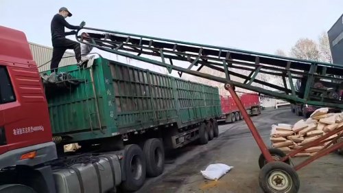 我们厂羧甲基纤维素产品装车现场