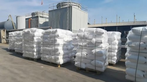 山东淄博工厂生产的高品质羧甲基淀粉钠产品整装待发，装车过程中严格控制质量。