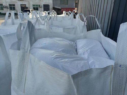 工厂厂区大批量HPMC分散剂产品装车发货，提升物流效率。