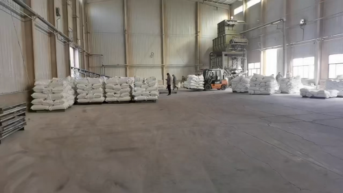 产品装车操作中，展示羟丙基甲基纤维素的包装与运输