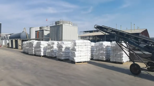 羧甲基纤维素钠产品通过叉车装车，准备发往全国客户