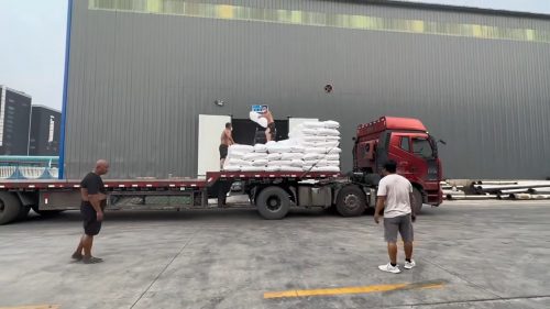 HPMC建筑胶粘剂打包装车完成
