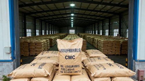 整齐堆放的纤维素包装袋